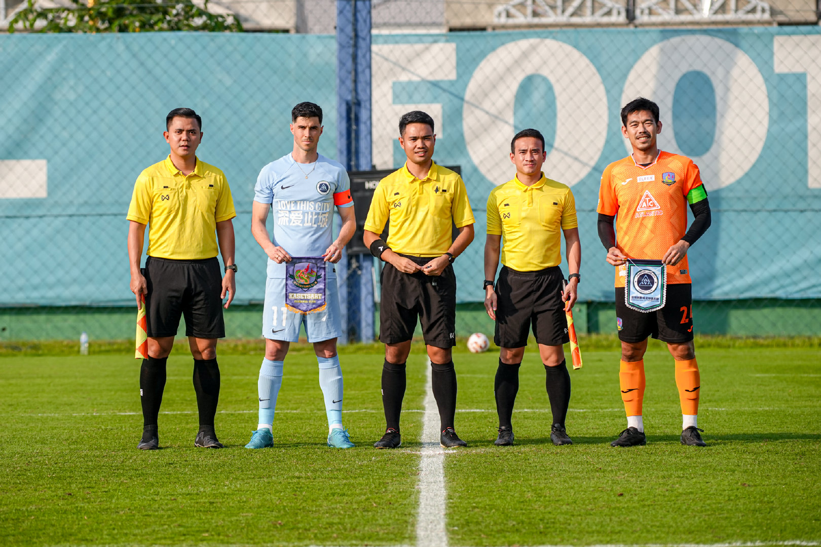  深圳新鵬城4-0戰(zhàn)勝泰甲球隊泰國農業(yè)大學，取曼谷冬訓首勝